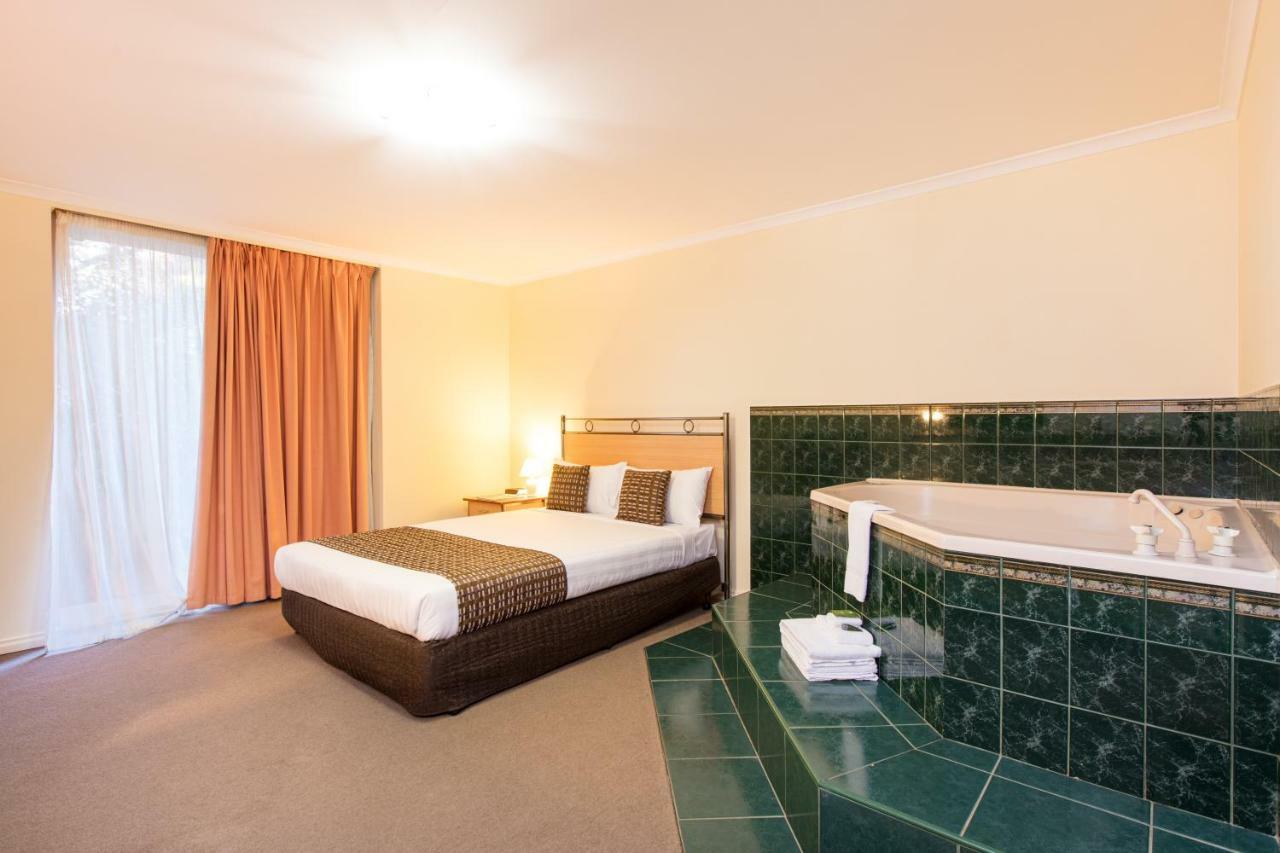 Double Room with Spa Bath,907713664:JPEG