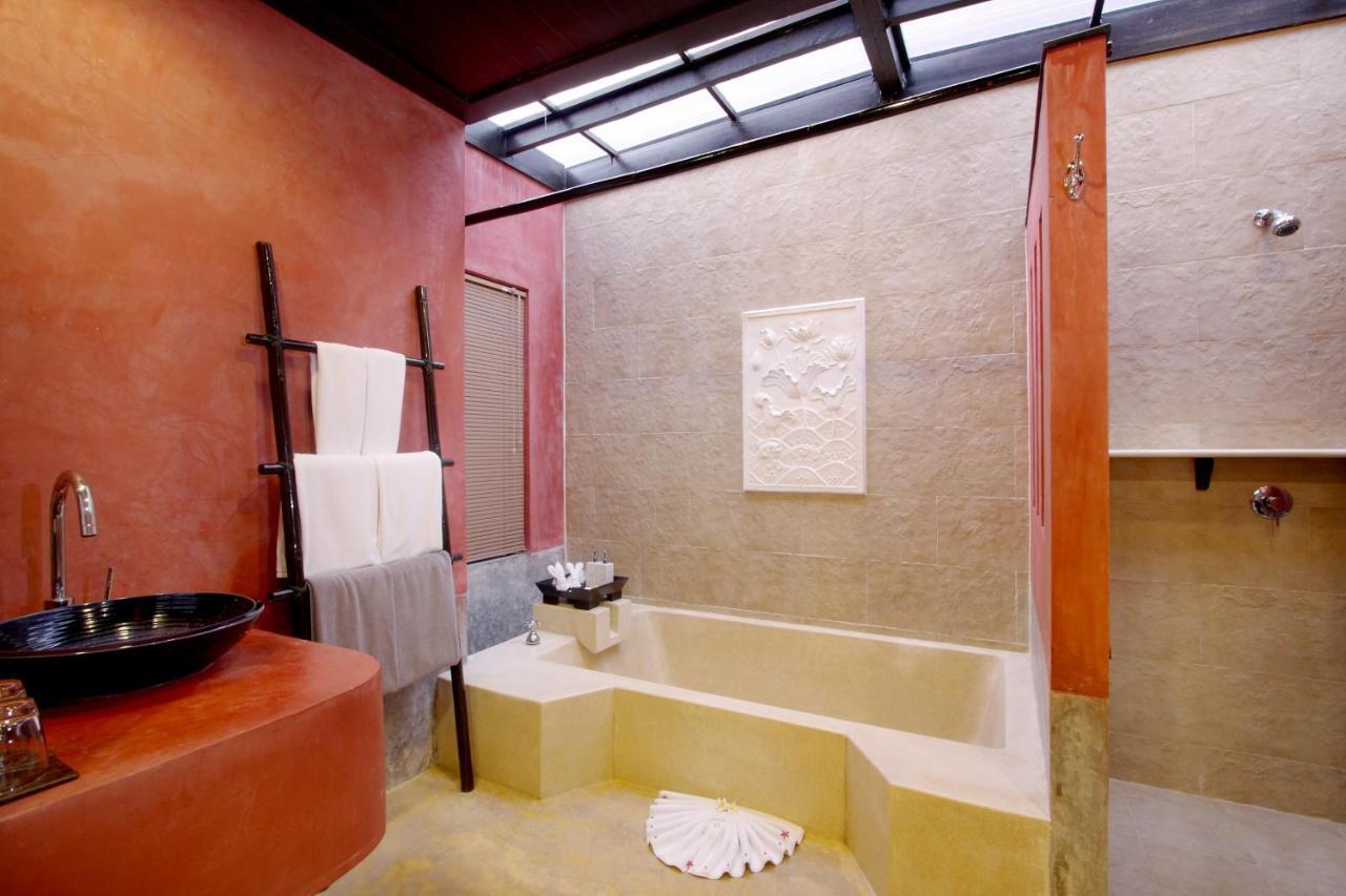 Villa Pool Access