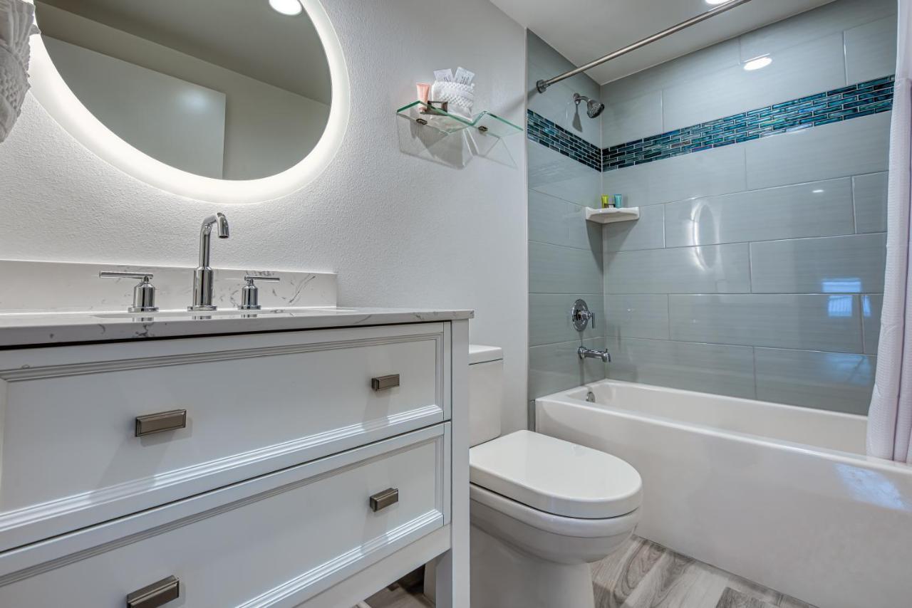 Two-Bedroom Suite with Balcony and Full Water View,931052200:JPEG