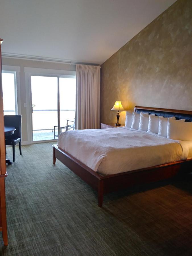 Deluxe King Room Ocean View