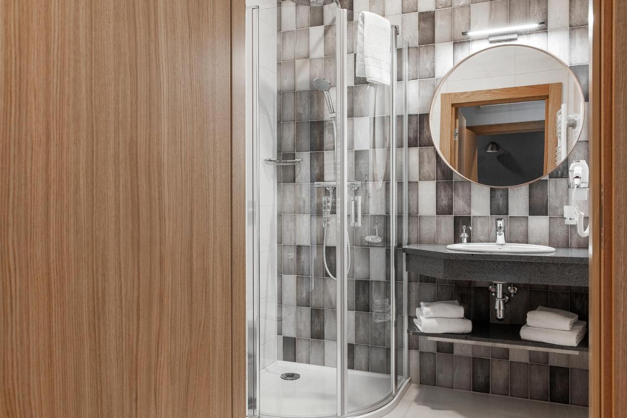 Double Room with Extra Bed,934123816:JPEG