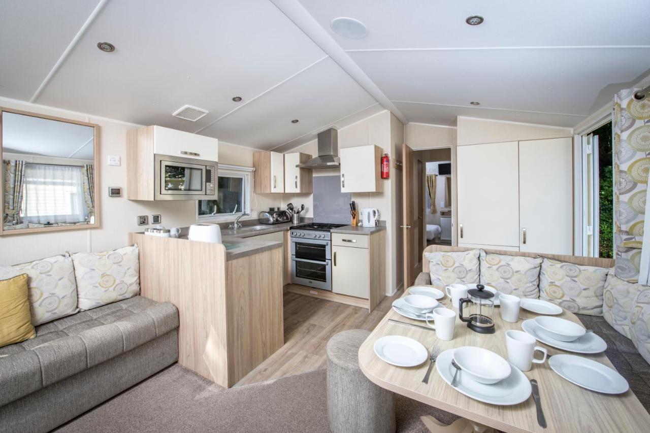 3 Bedroom Silver Caravan,1636798572:JPEG