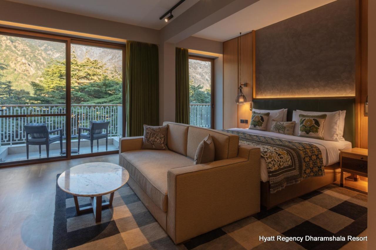 King Room with Balcony - Club Access