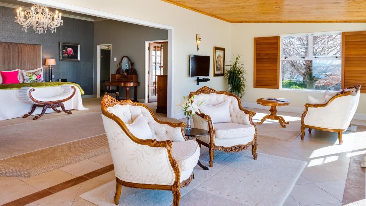 Deluxe Suite with Lake View,1221914128:JPEG