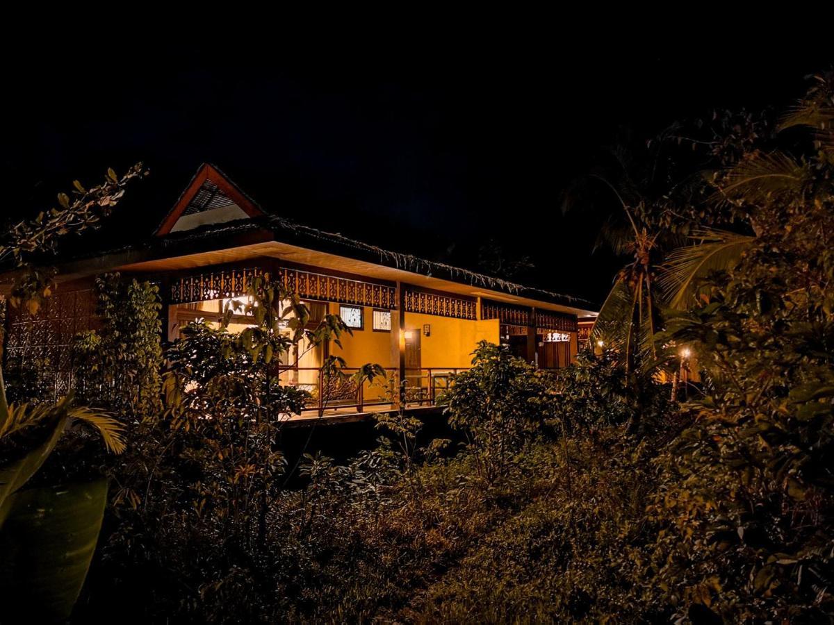 Family Room with Balcony,974913892:JPEG