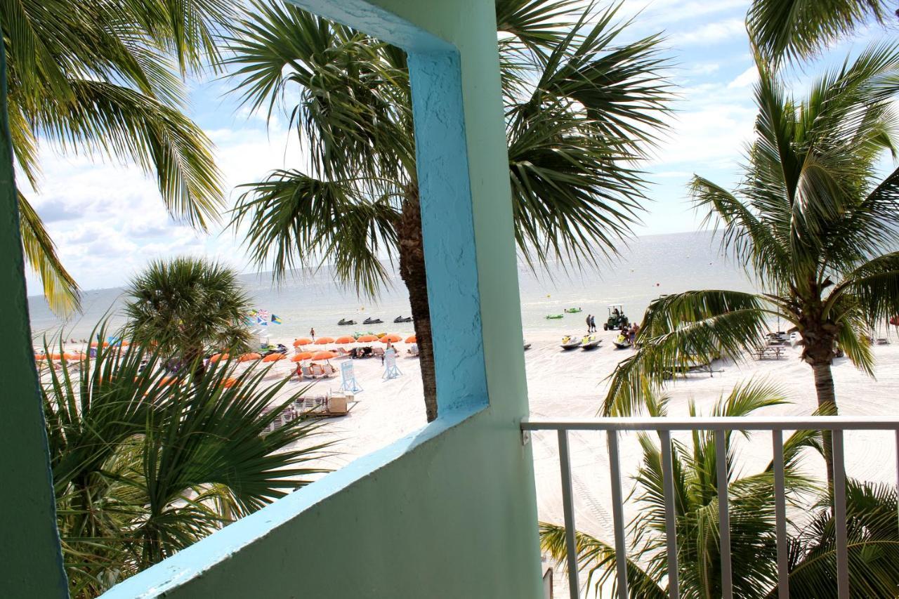 Beachfront King Bed Suite Balcony