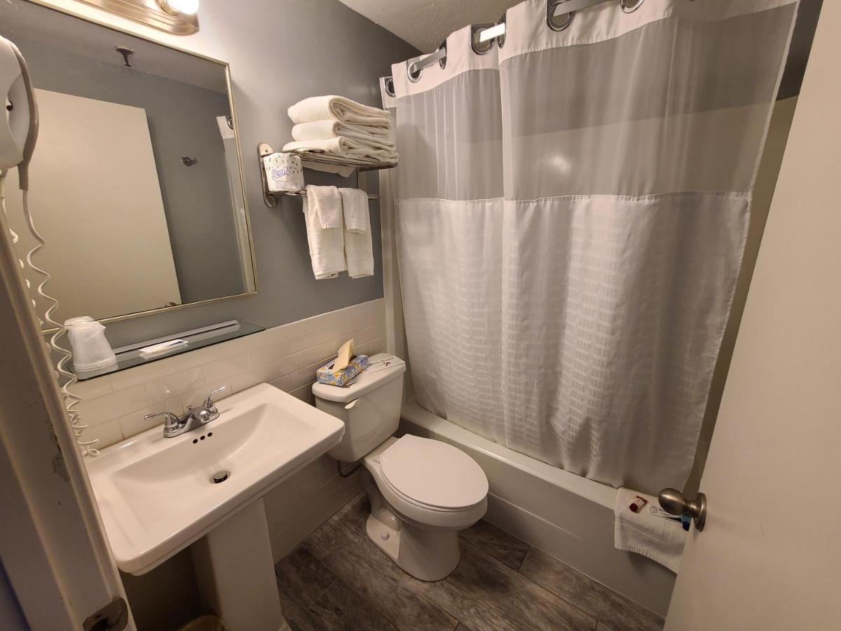 Deluxe King Room - Non Smoking,1219006225:JPEG