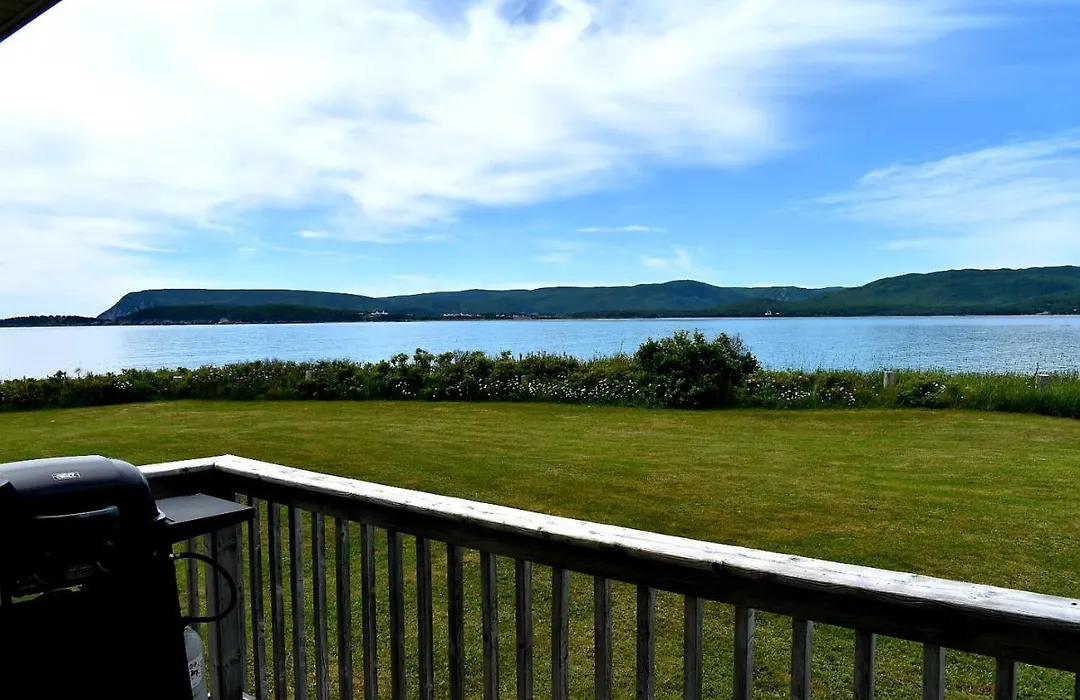 Seascape Coastal Retreat - 2 Adults Only - Hot Tub And Without Hot Tub Oceanfront Property-1