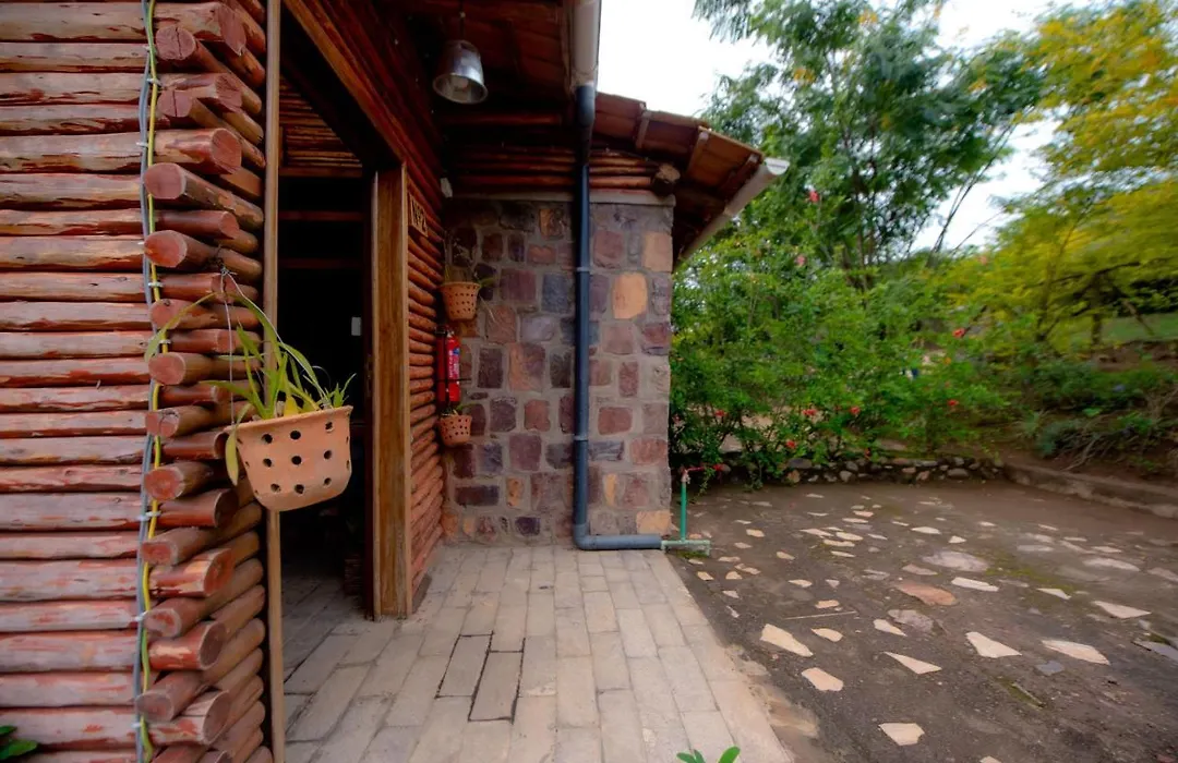 Vintage Cottage-1