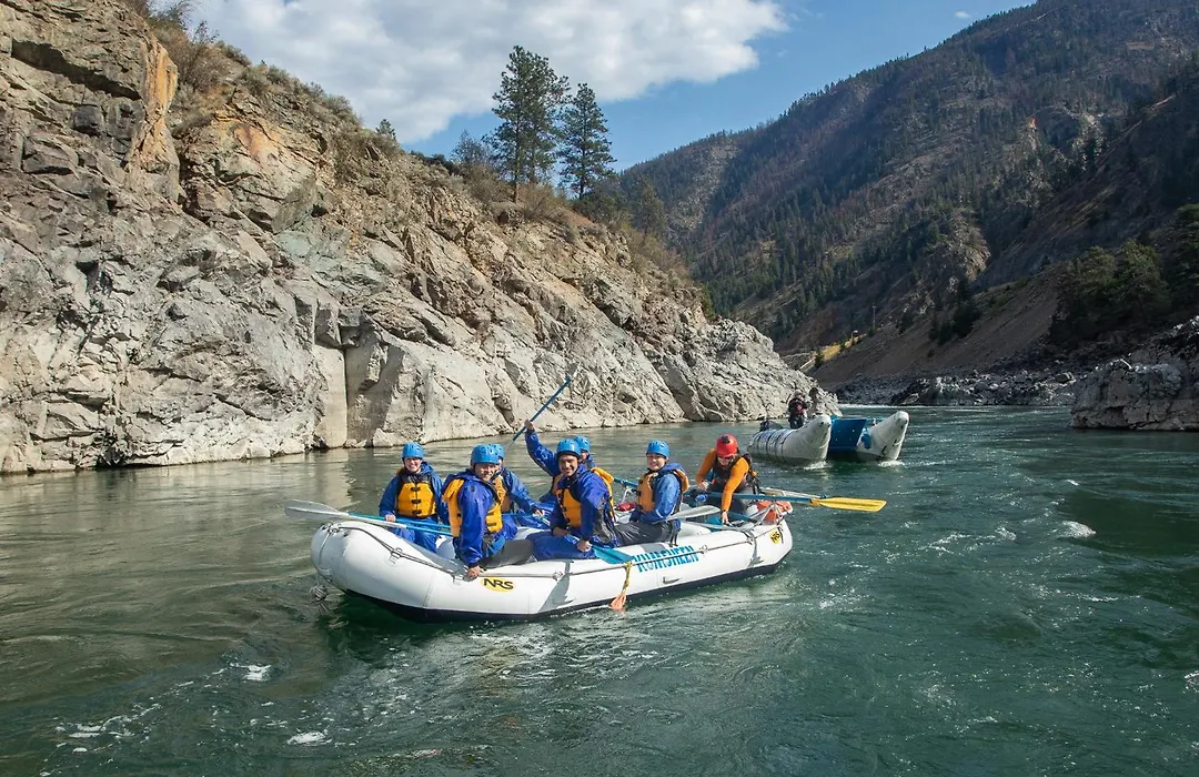 Kumsheen Rafting Resort-1