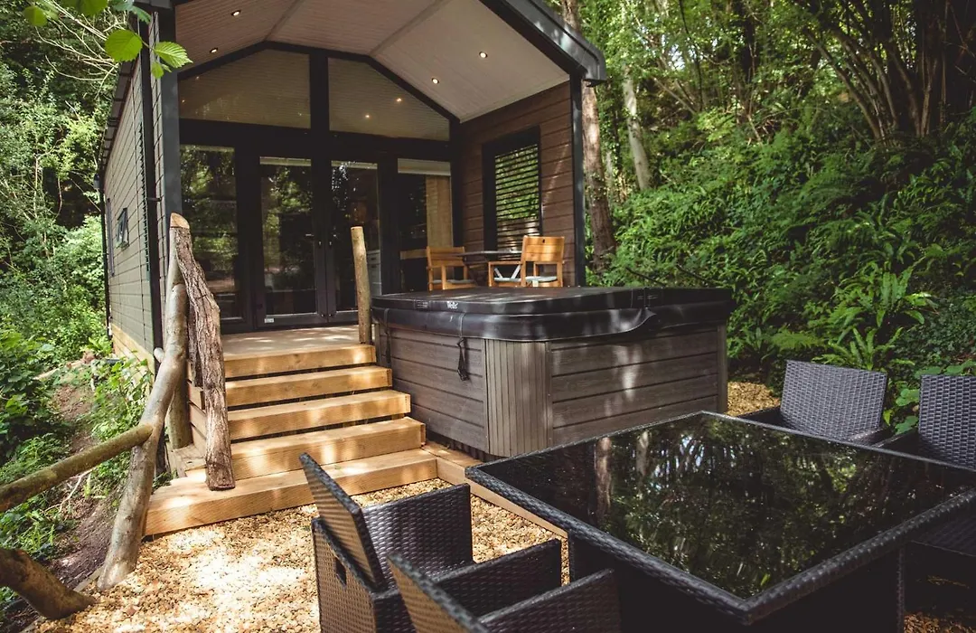 Herons Lake Retreat Hot Tub Lodges-1