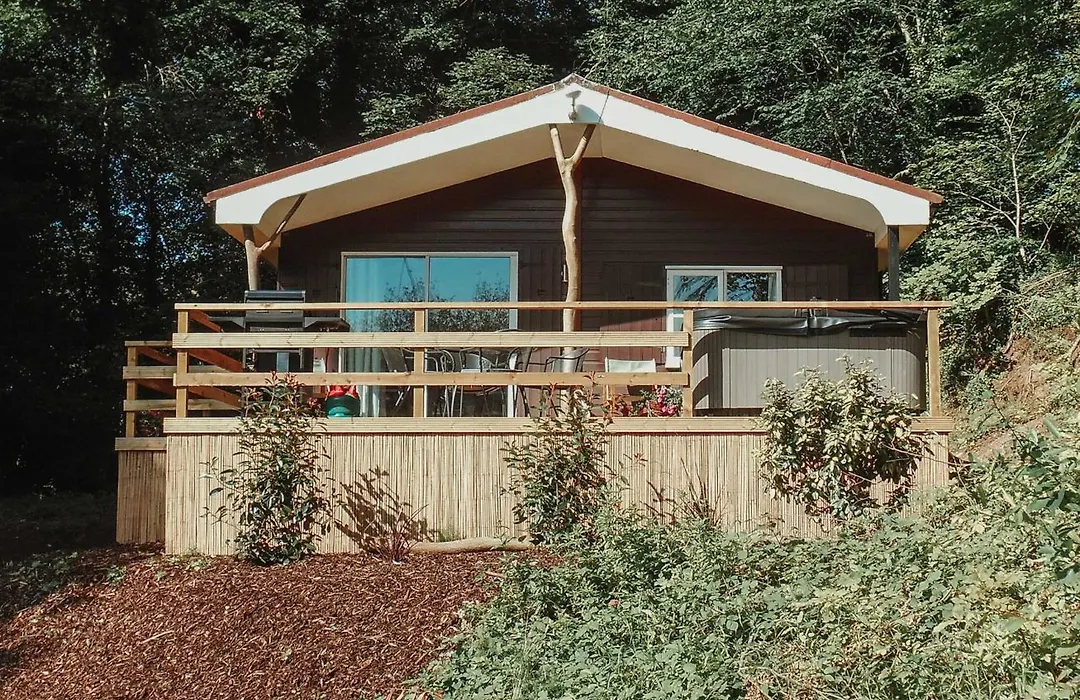 Herons Lake Retreat Hot Tub Lodges-1
