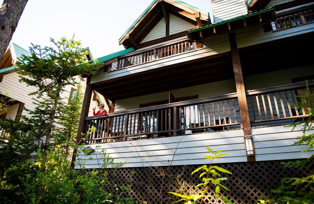 Emerald Lake Lodge-1