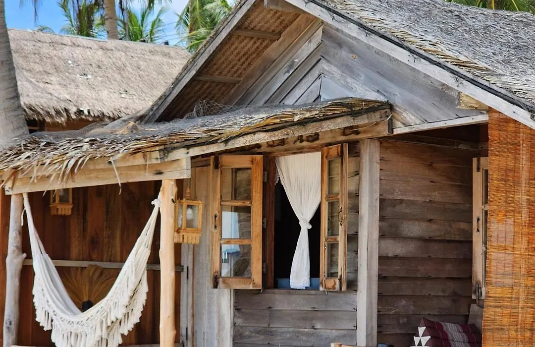 Castaway Beach Bungalows-1
