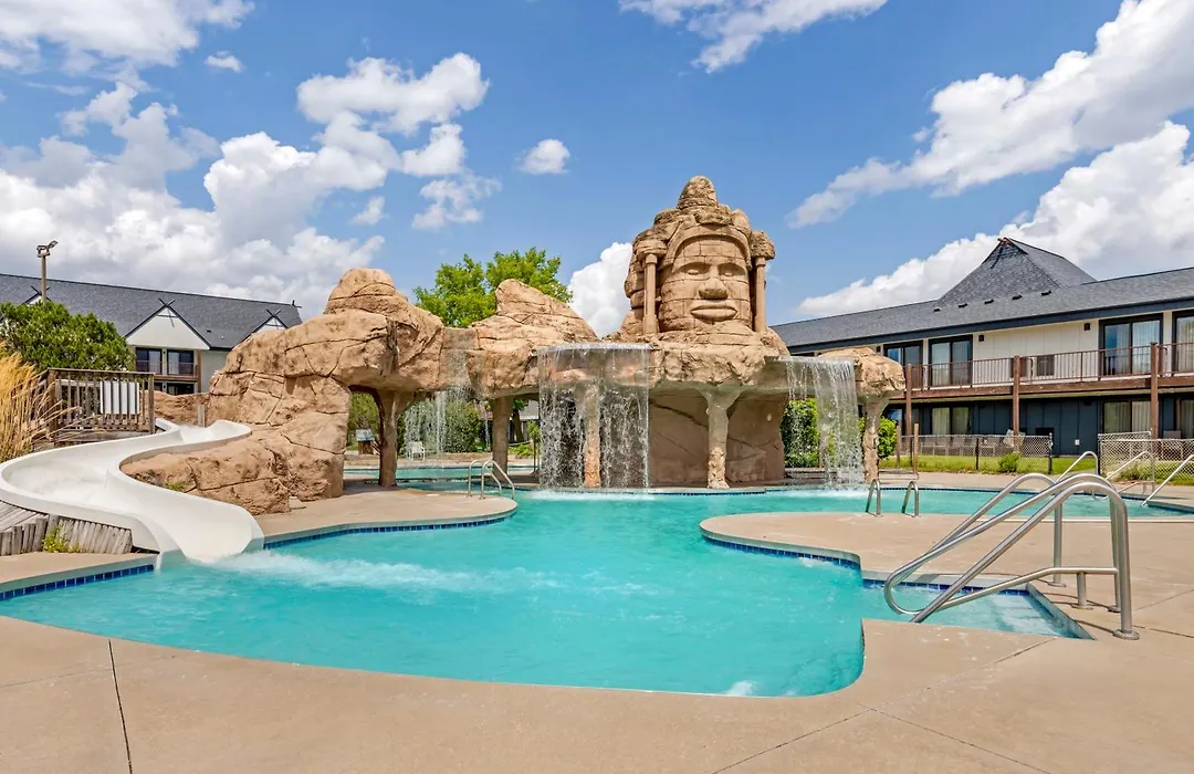 Polynesian Hotel & Suites-1