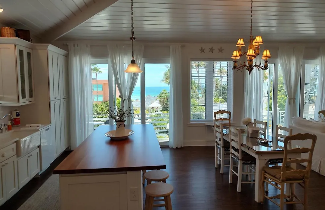 Bungalow Beach Resort-1