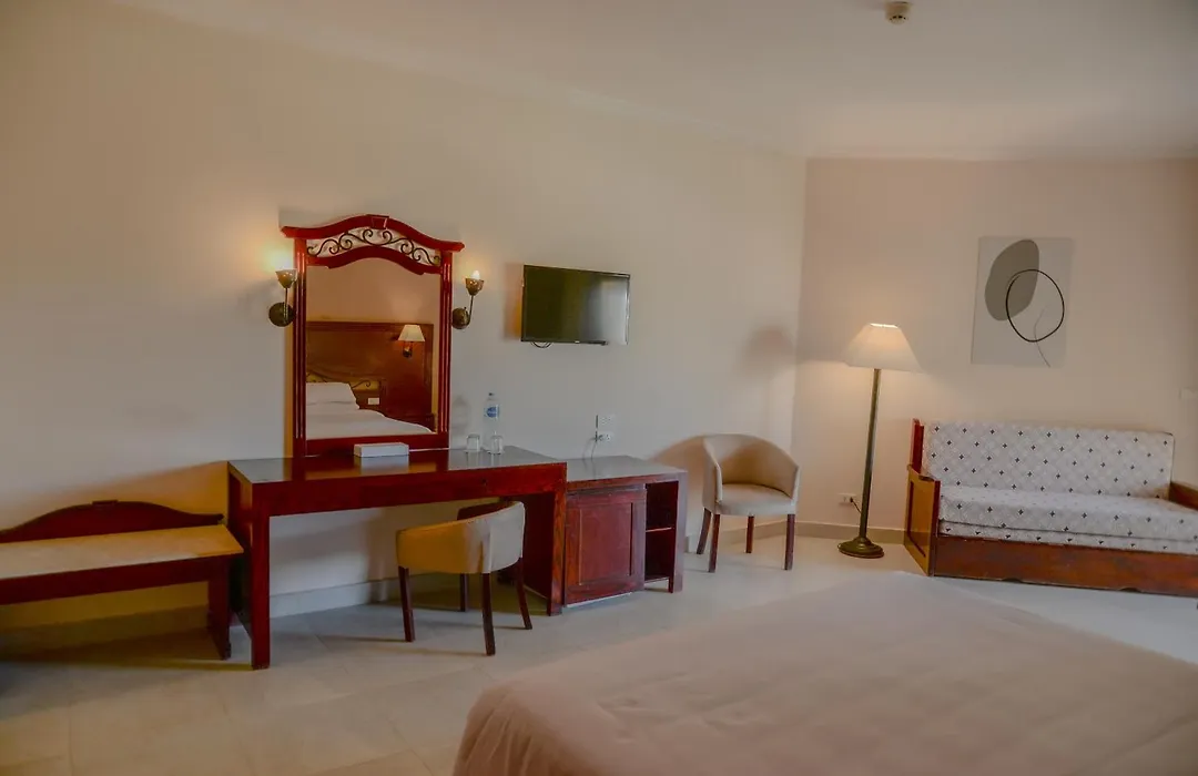 Brayka Bay Reef Resort-1