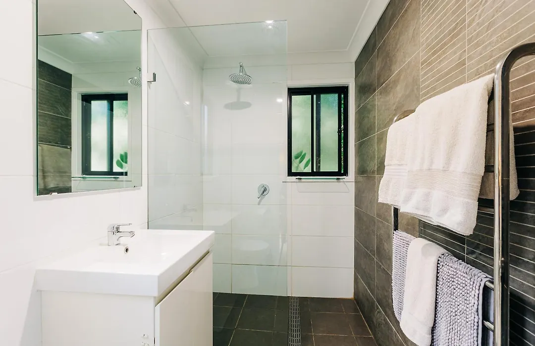 Mystwood Spa Cabins-1