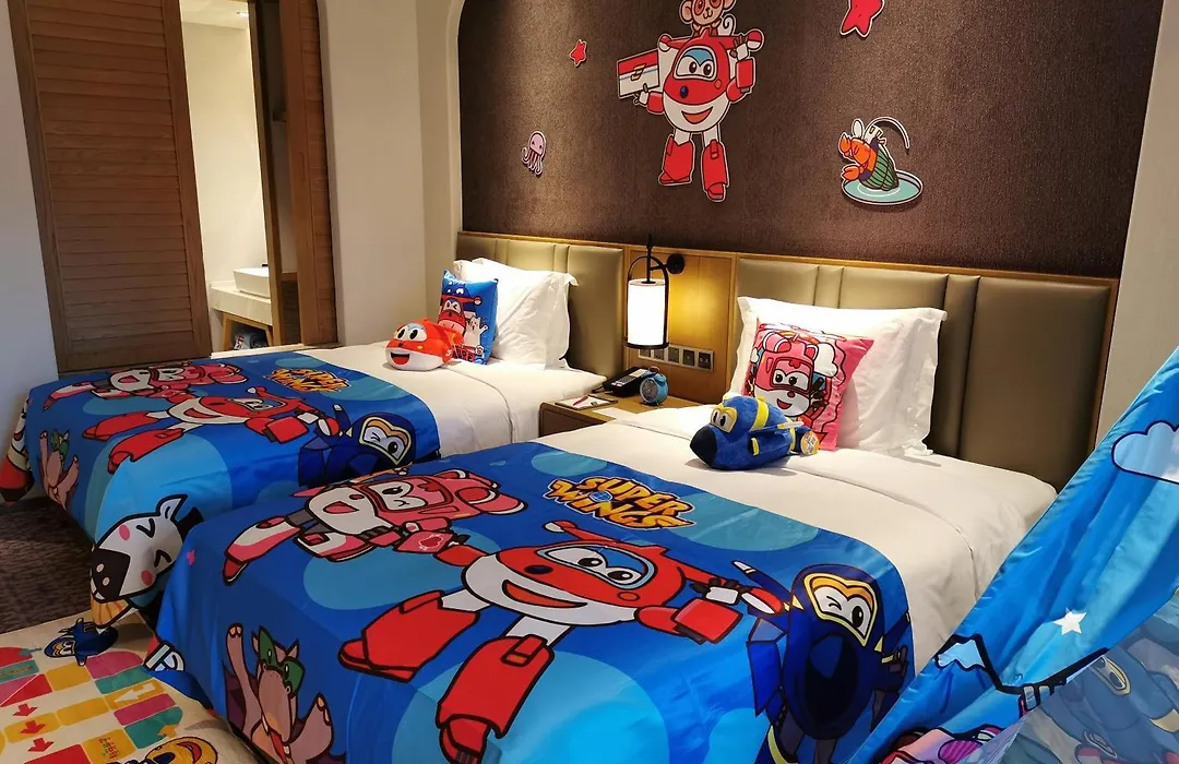 Crowne Plaza Qingdaooriental Movie Metropolis By Ihg-1