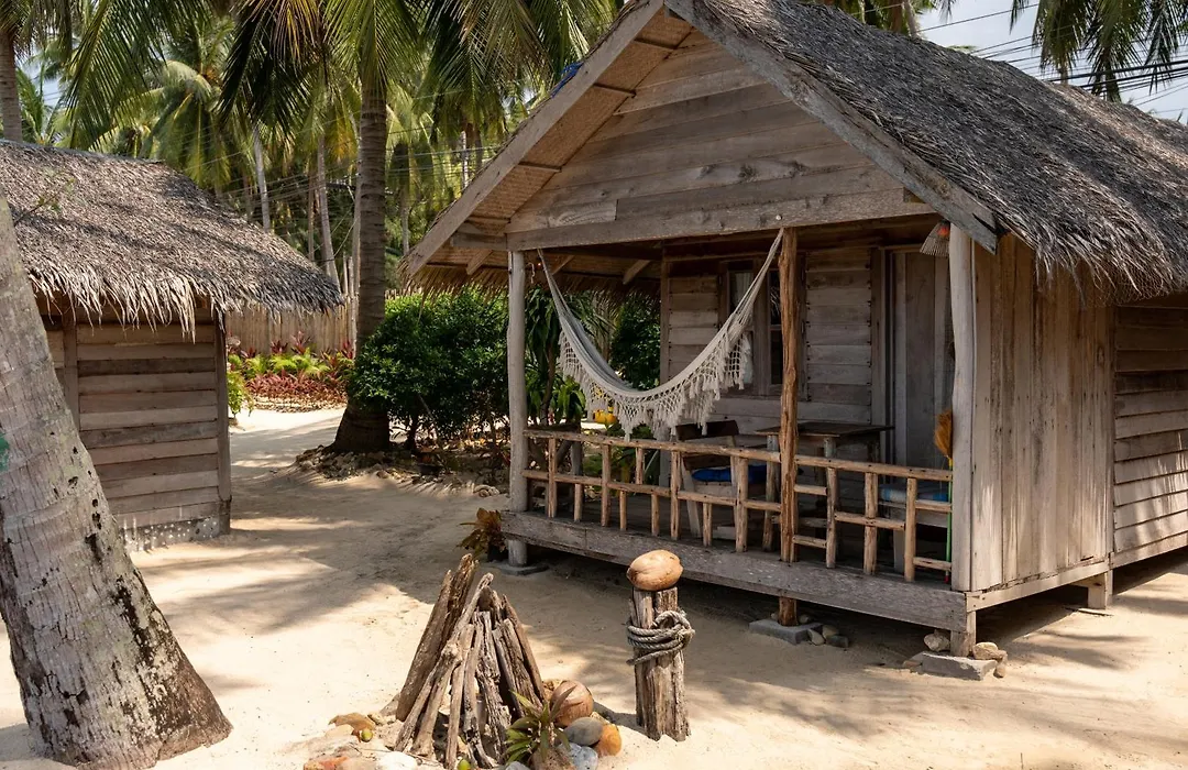 Castaway Beach Bungalows-1