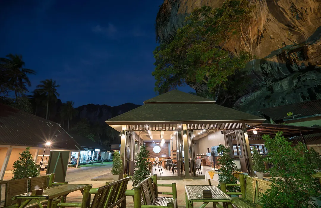 Tonsai Bay Resort-1