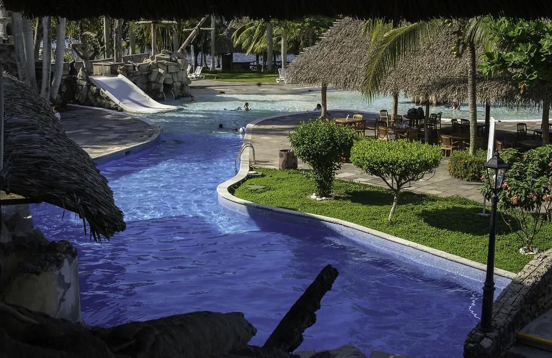 Amatique Bay Hotel-1