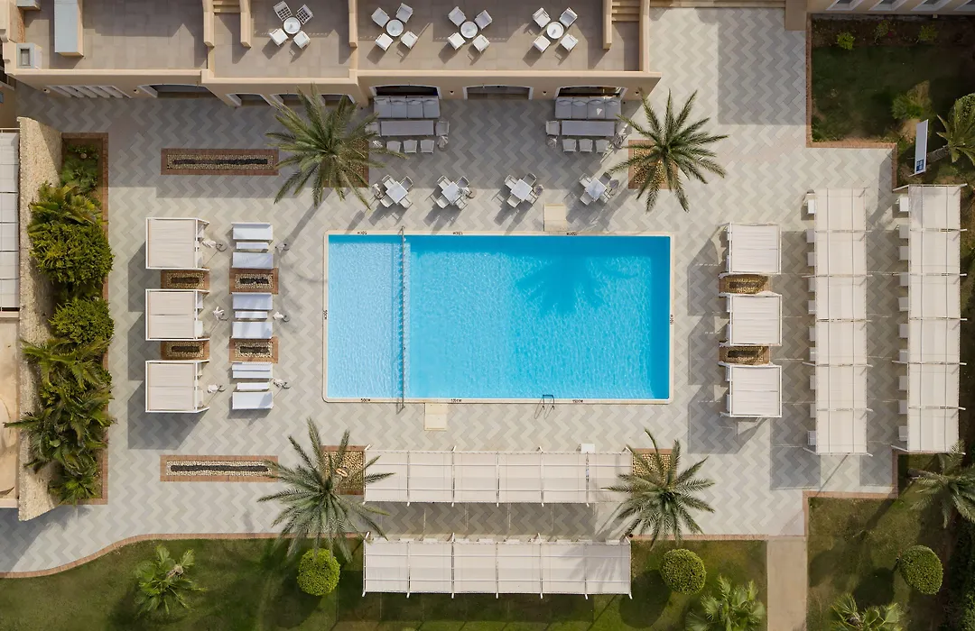 Jaz Neo Almazino, Almaza Bay-1