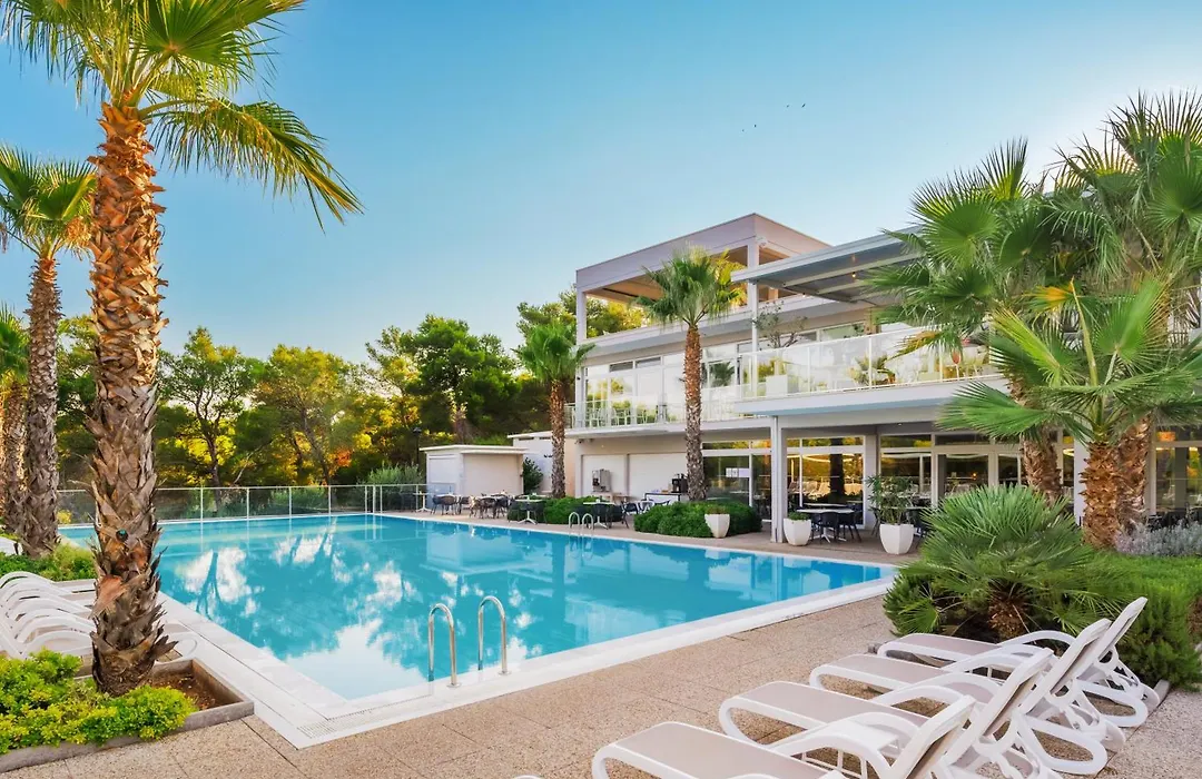 Gava Waterman Milna Resort-1