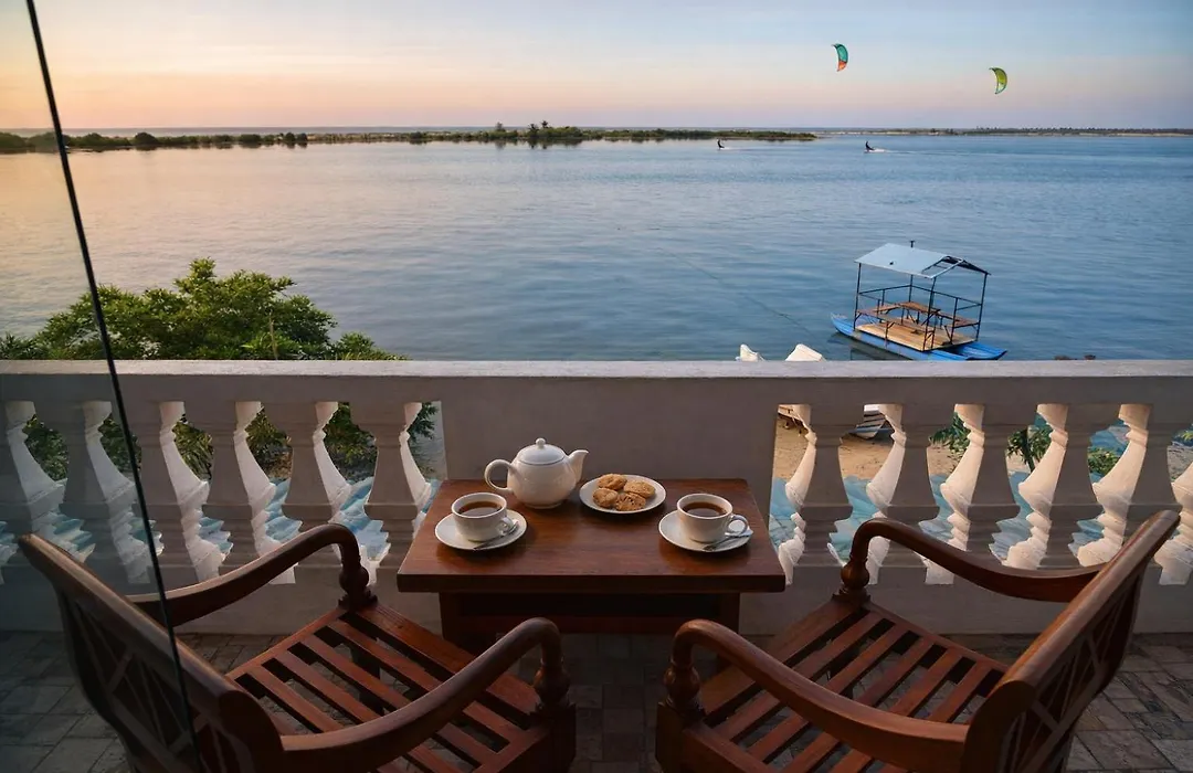 Dinuda Lagoon Hotel-1