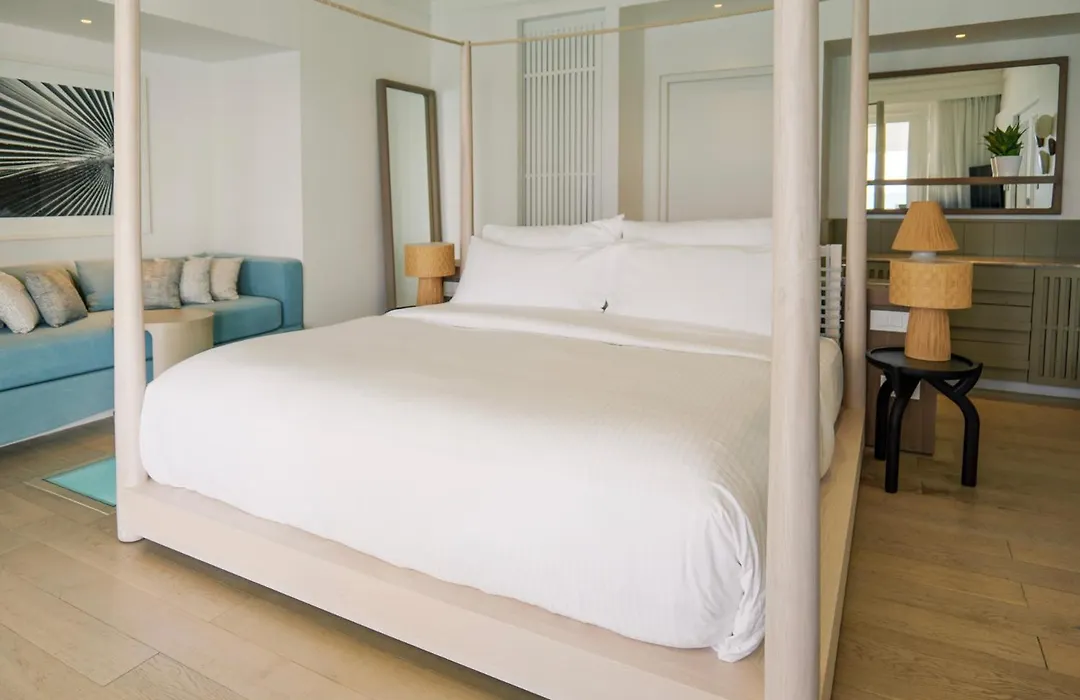 Lux* South Ari Atoll Resort & Villas-1