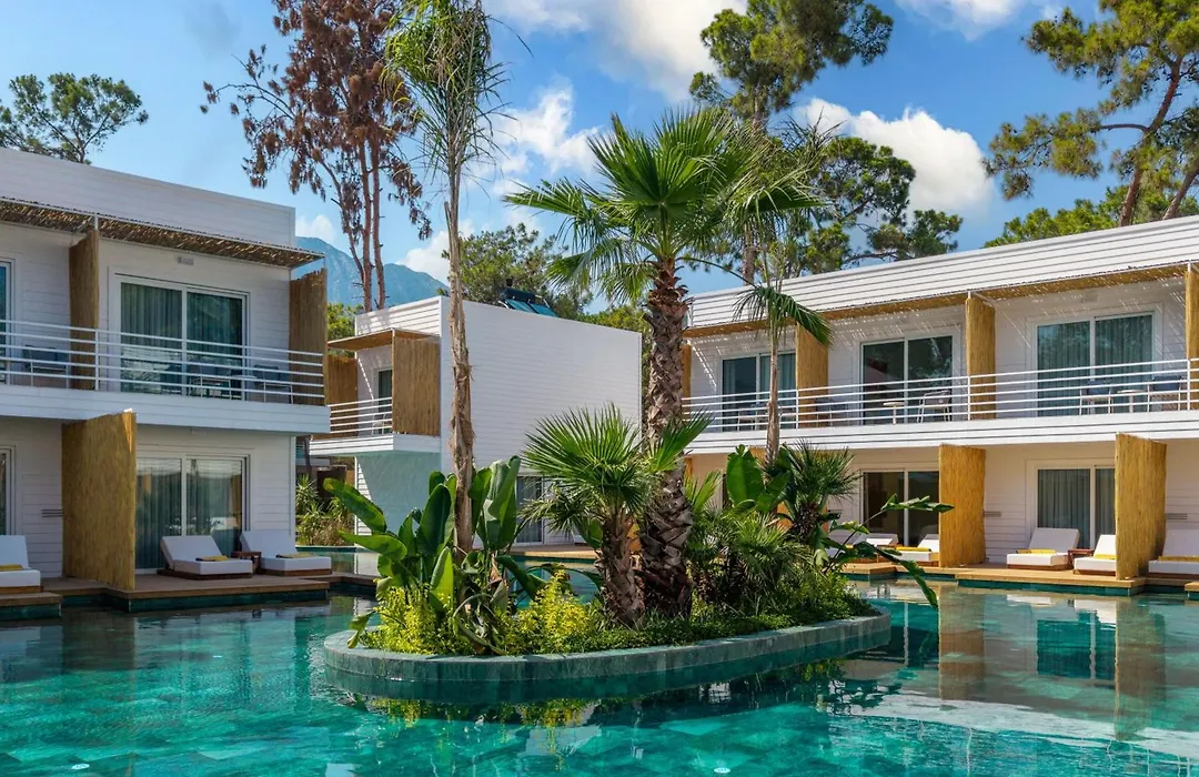 Fashiontv Luxe Resort-1