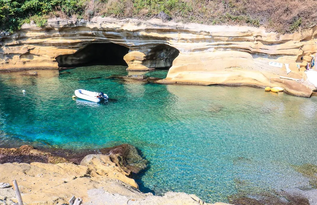 Baia delle Rocce Verdi Resort-1