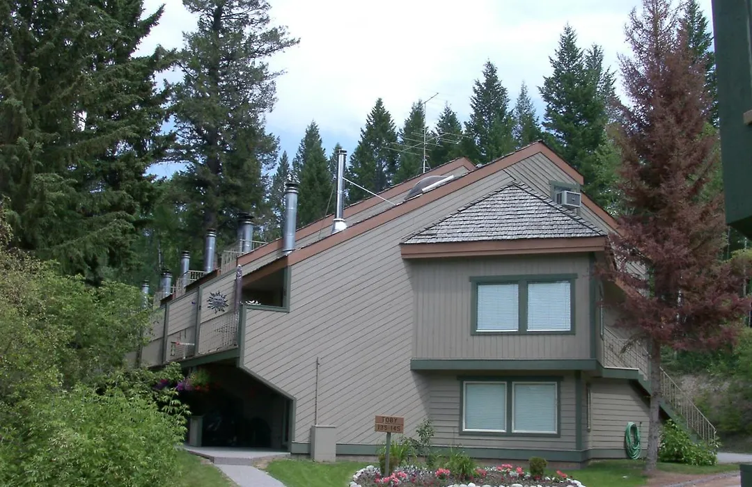 Akiskinook Resort: Lakeside Family Retreat with Diverse Amenities-1