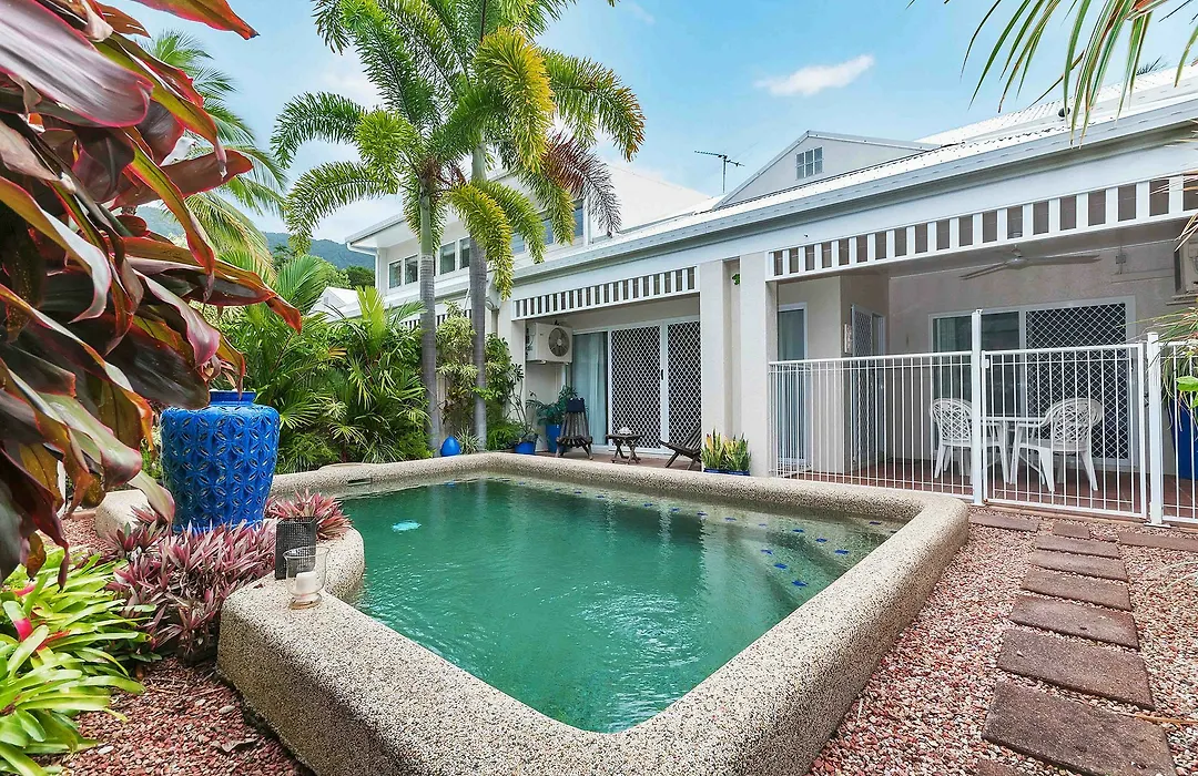 The Villas Palm Cove-Private Pool In Each Villa-1