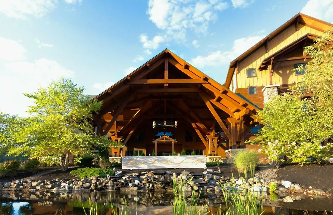 Hope Lake Lodge & Indoor Waterpark-1