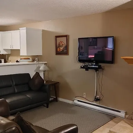 Akiskinook Resort: Lakeside Family Retreat with Diverse Amenities-3