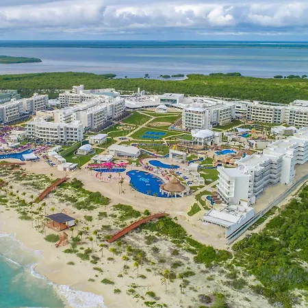 Planet Hollywood Cancun By Royalton, An Autograph Collection All-Inclusive Resort (Adults Only)-3