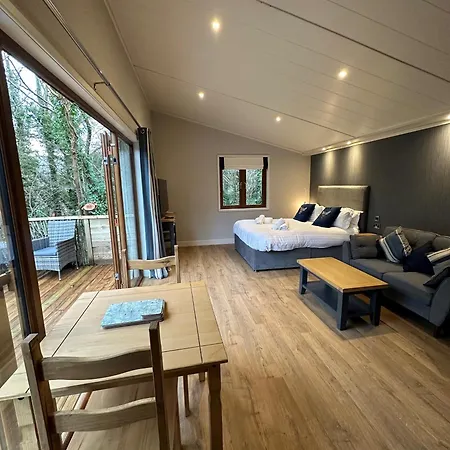 Herons Lake Retreat Hot Tub Lodges-3