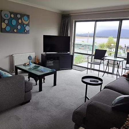 Hotel Lake Brunner-2