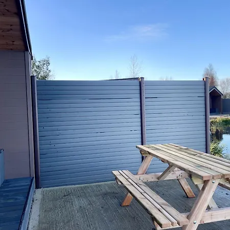 Lakeside Fishing Retreats-3