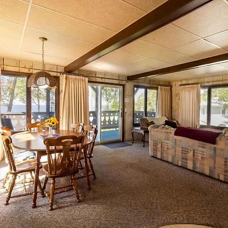 Cedar Oaks Lakeside Resort-2