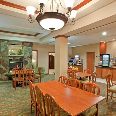 Triple Play Resort Hotel & Suites-2