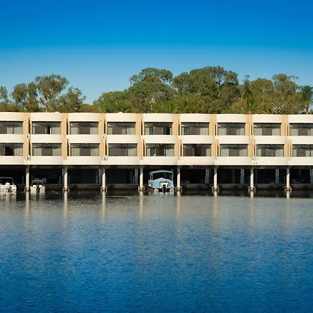 Lake Mulwala Boatel-2