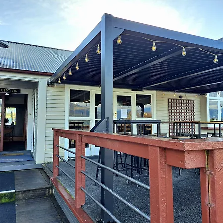 Hotel Lake Brunner-2