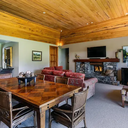 Treetops Lodge & Estate-3