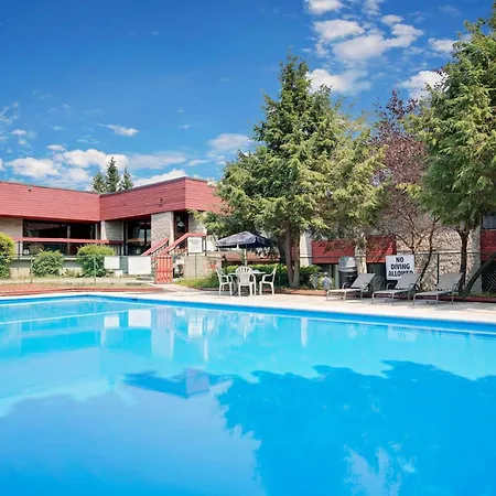 Ramada By Wyndham Pinewood Park Resort North Bay-3