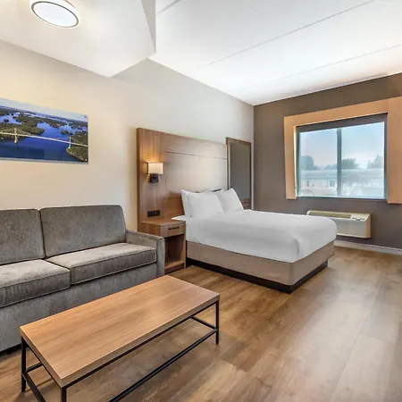 Best Western Plus 1000 Islands Hotel & Suites- Newly Renovated-2