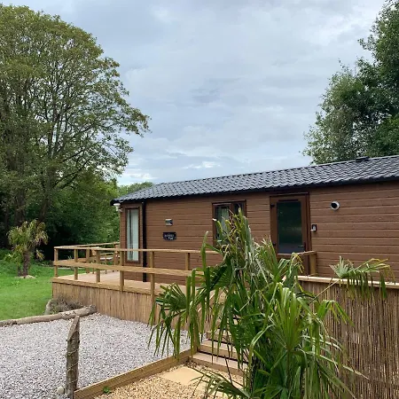 Herons Lake Retreat Hot Tub Lodges-2