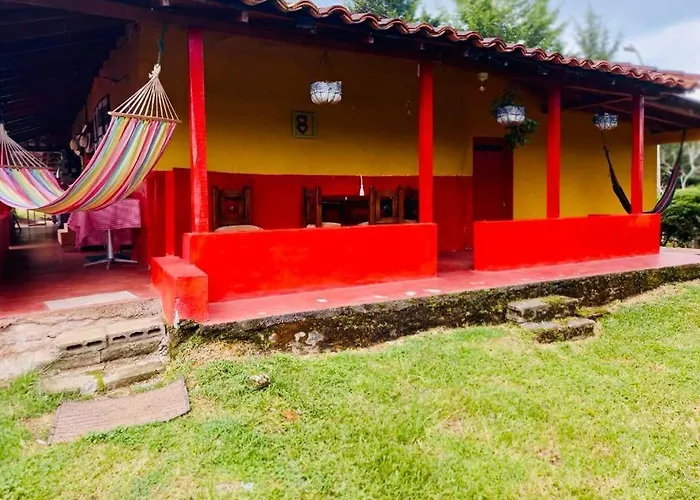 Casa Roja Parche Campestre - Hospedaje Guatape