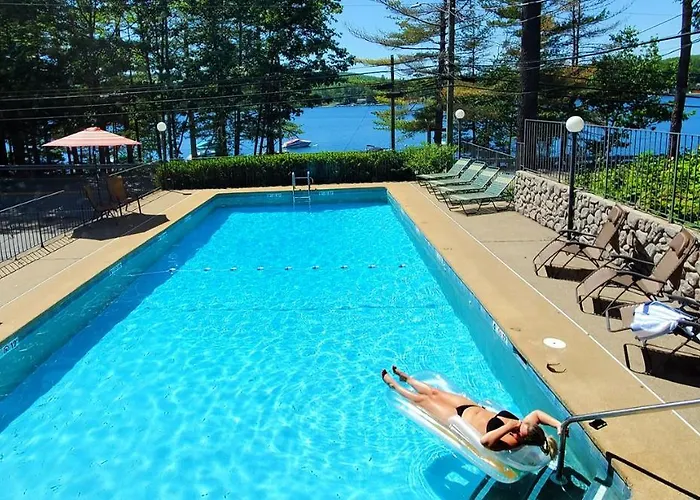 Birch Knoll Motel